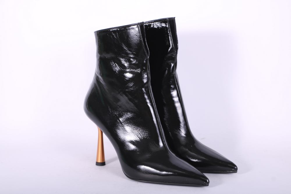 Stivaletto lucido nero tacco 90 Chantal 