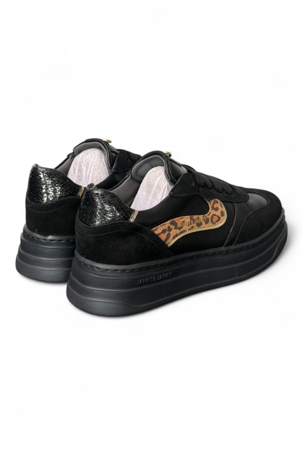 Sneaker donna pelle nera e leo Janet & Janet<BR/> 