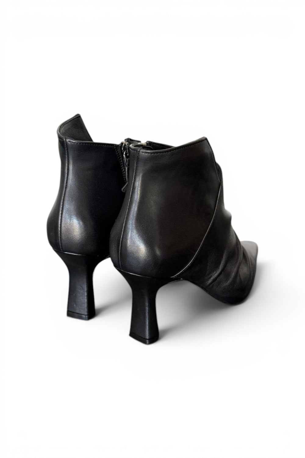Stivaletto arricciato con tacco in pelle nera Anima 