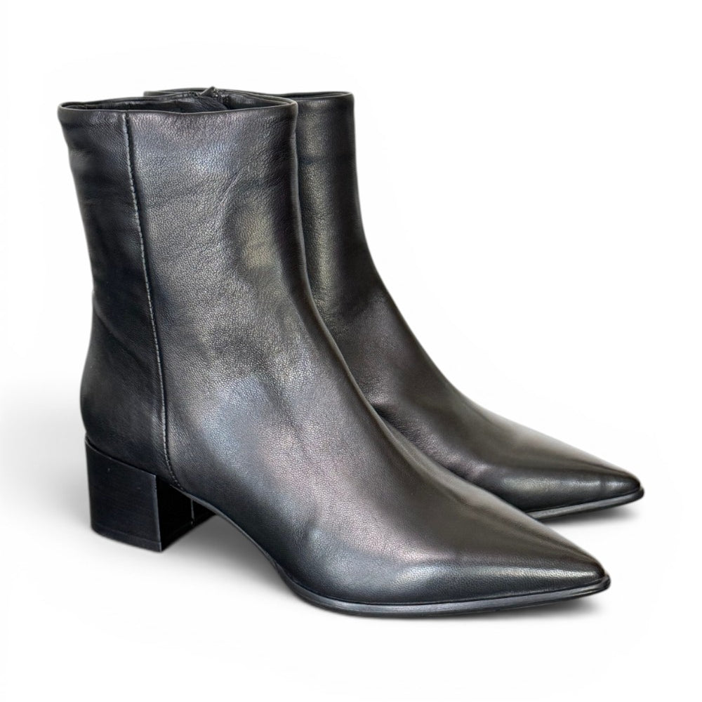 Stivaletto sfilato in pelle nera Anima T40 