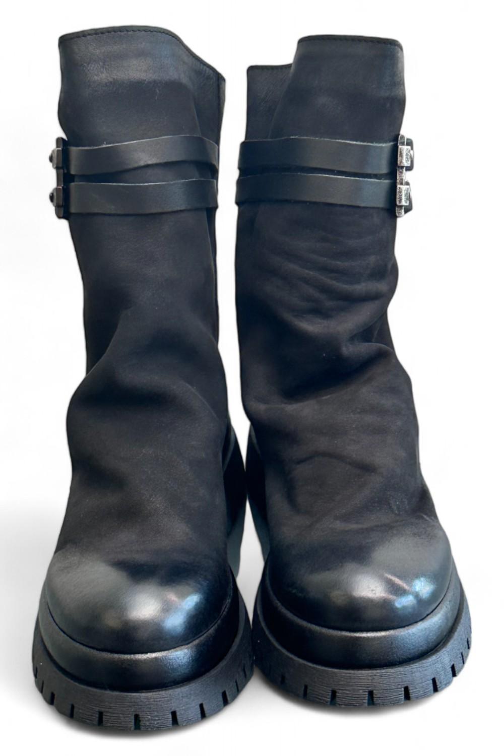 Stivaletto in nabuk ingrassato nero Metisse<BR/> 