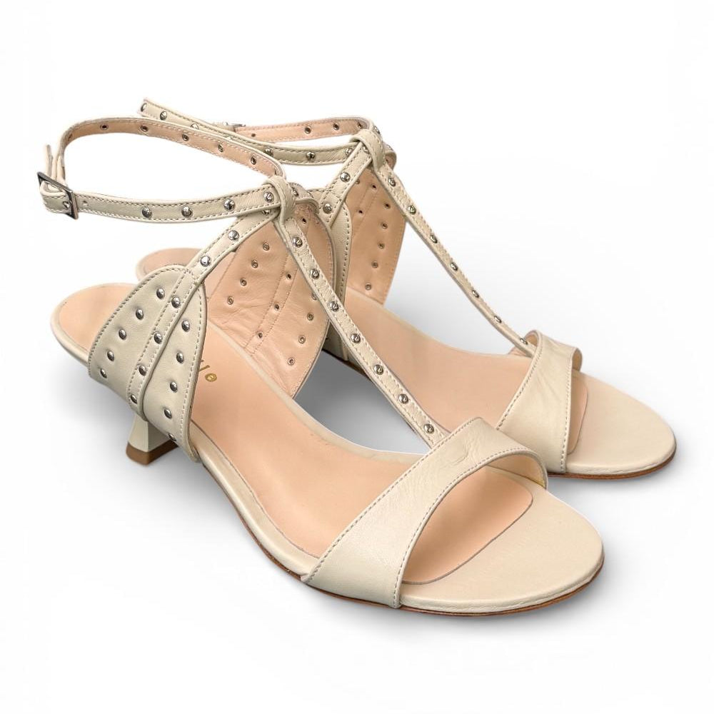 Sandalo cintino T borchie pelle latte Isabelle Paris 
