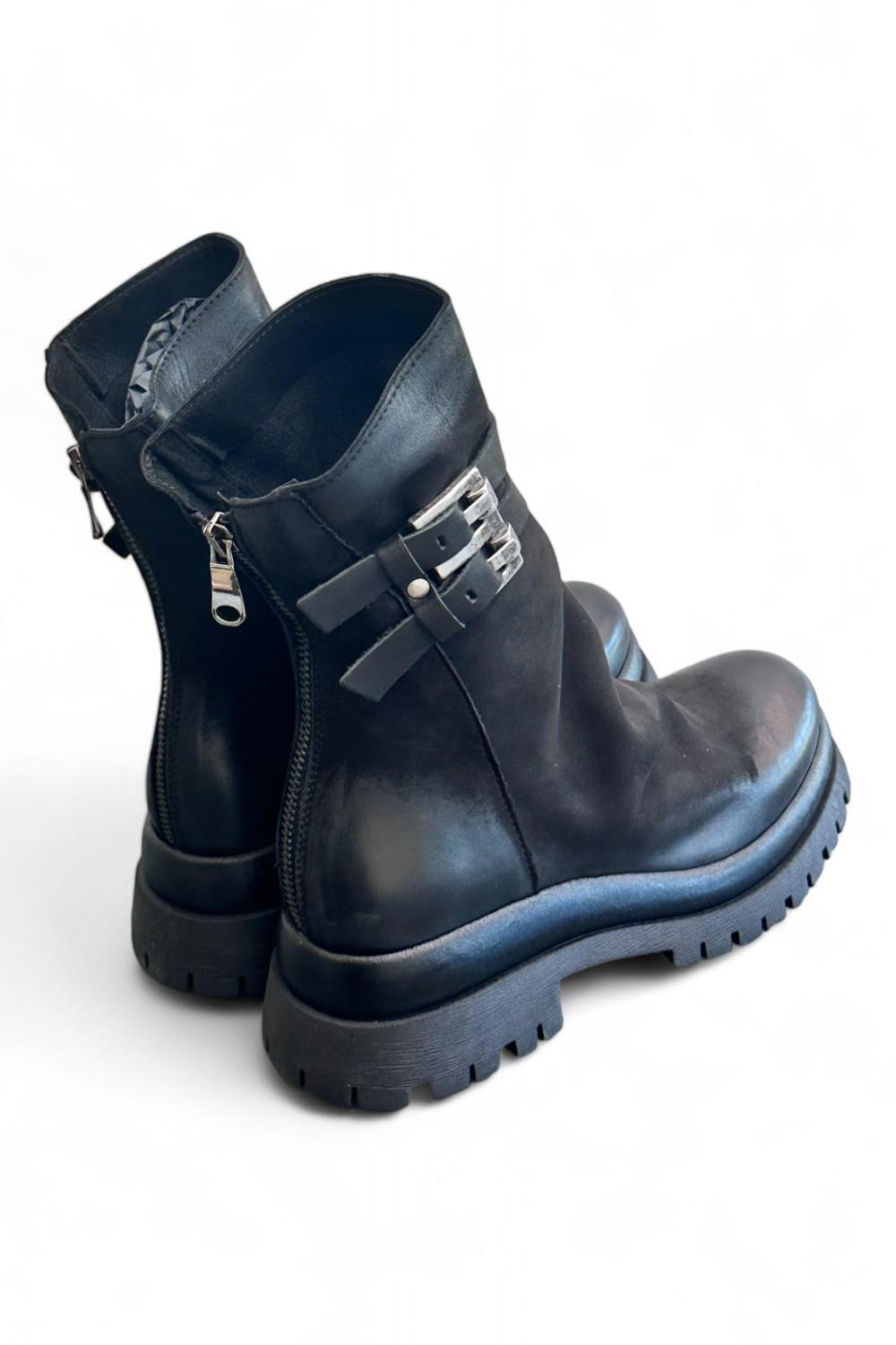 Stivaletto in nabuk ingrassato nero Metisse<BR/> 