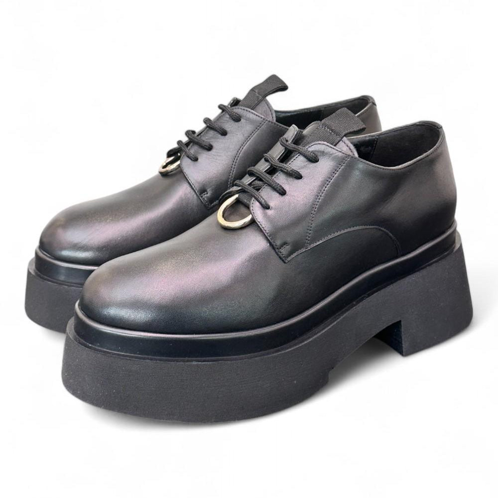 Scarpa allacciata nera con platform Albano 