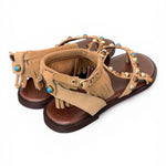 Sandalo con frange e borchie in suede tan Inuovo<BR/> 