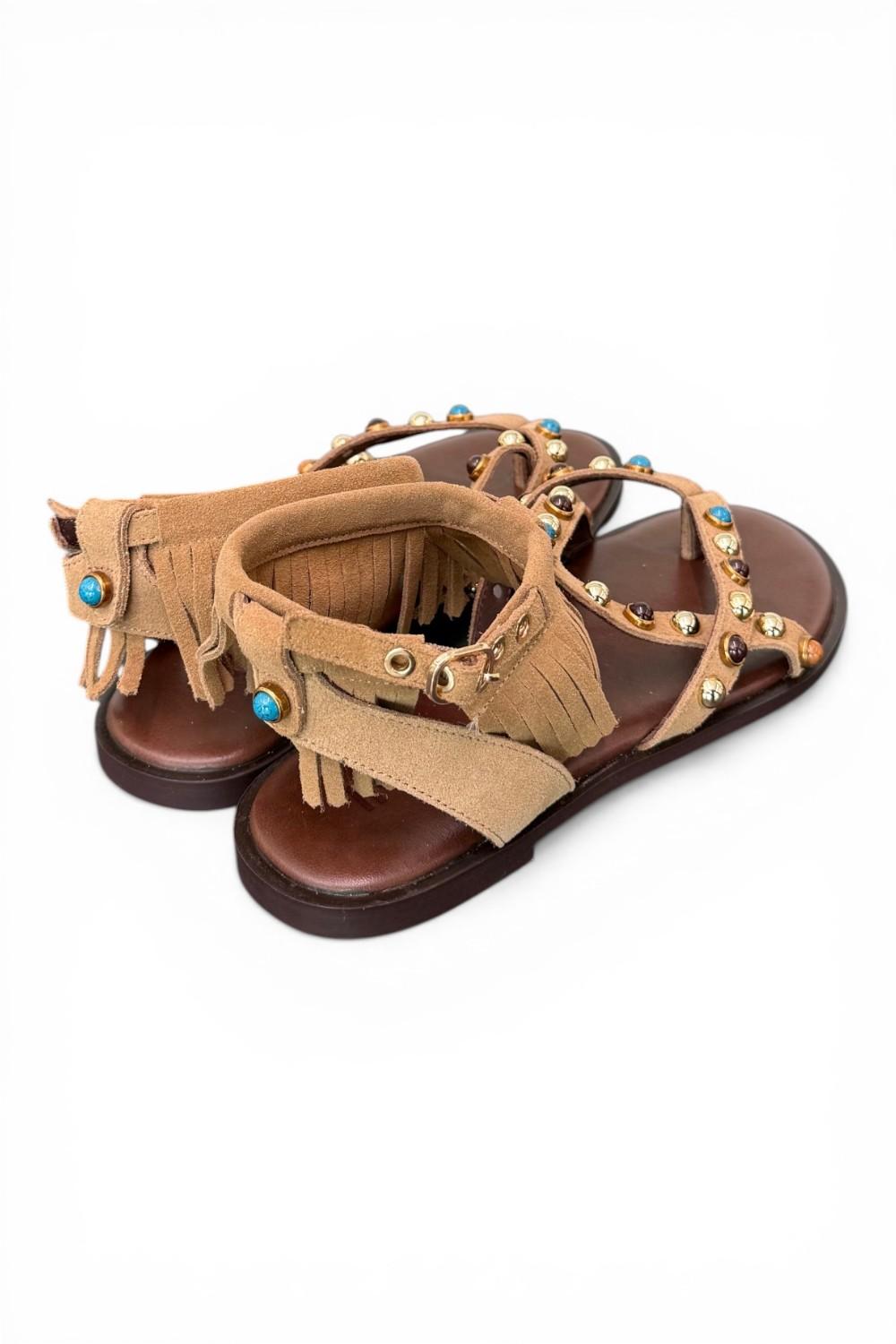 Sandalo con frange e borchie in suede tan Inuovo<BR/> 