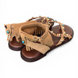 Sandalo con frange e borchie in suede tan Inuovo<BR/> 
