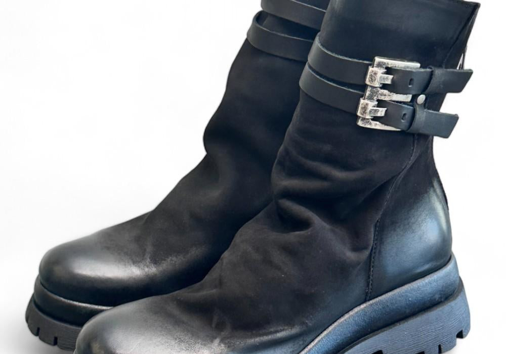 Stivaletto in nabuk ingrassato nero Metisse<BR/> 