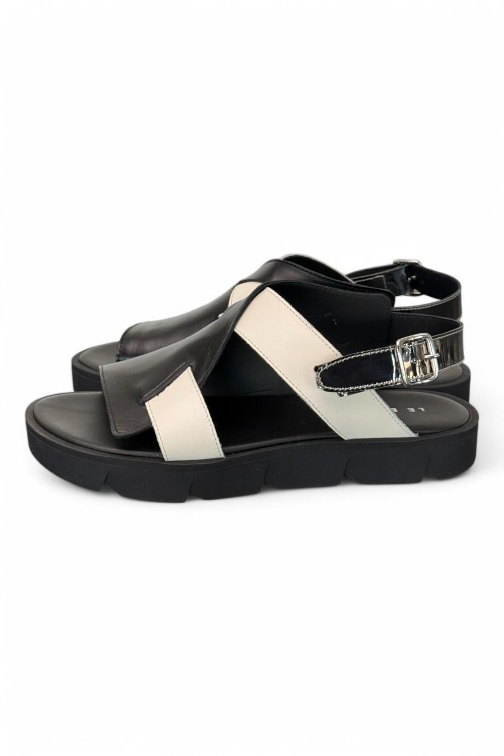 Sandalo asimmetrico nero Le Bohemien 