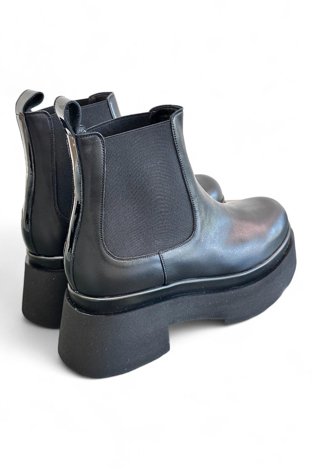 Stivaletto beatles nero con platform Albano 