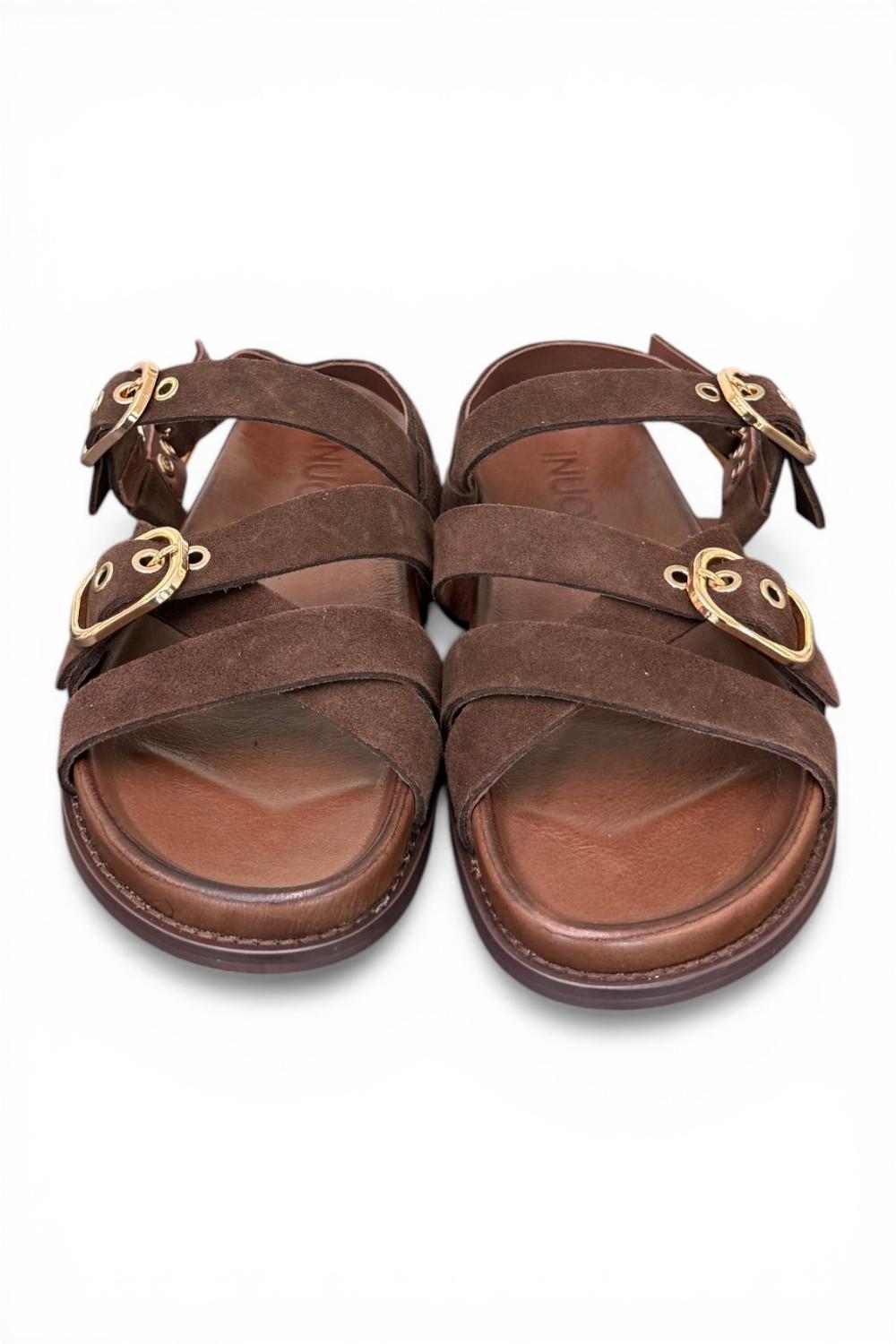 Sandalo con fasce e fibbie in suede testa di moro Inuovo<BR/> 