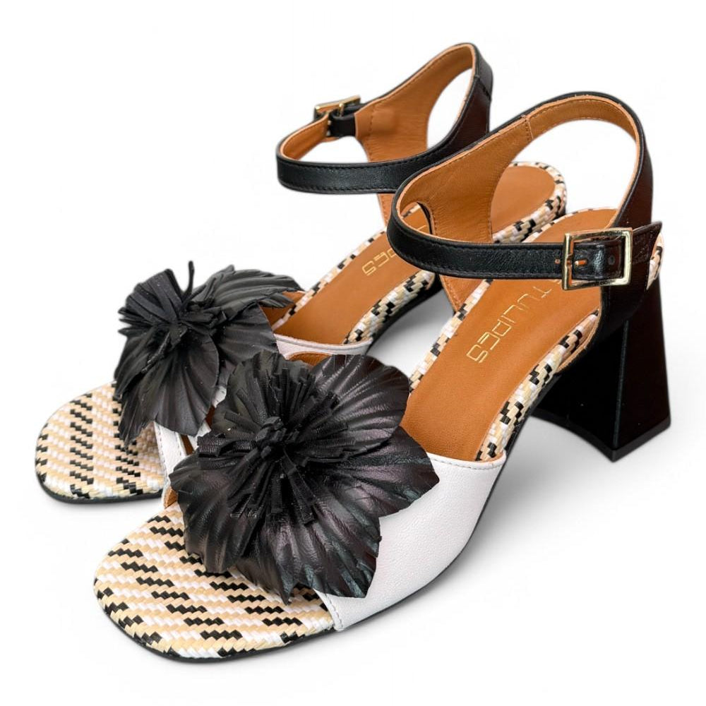 Sandalo fiore bianco nero tacco Les Tulipes 