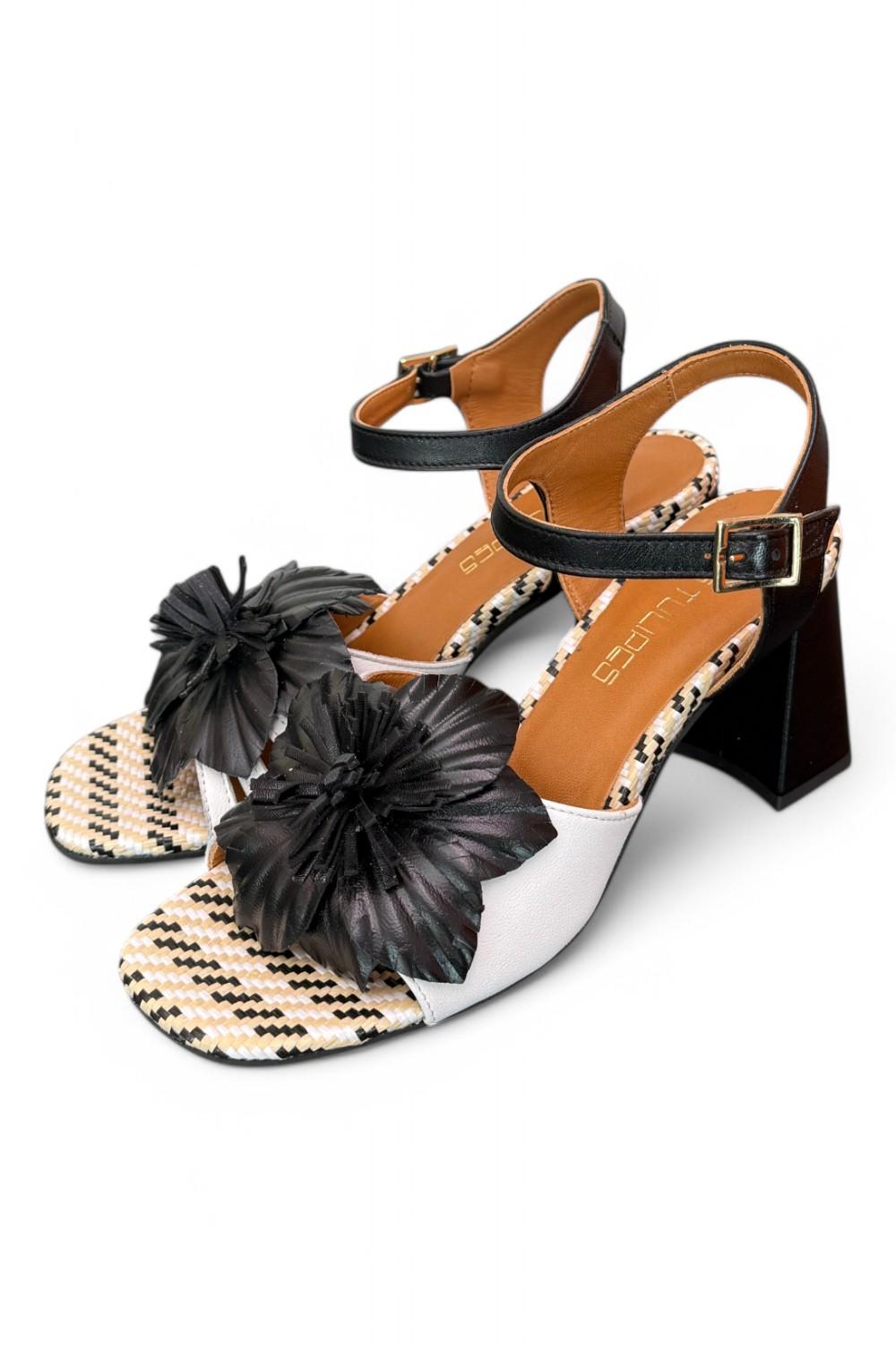 Sandalo fiore bianco nero tacco Les Tulipes 