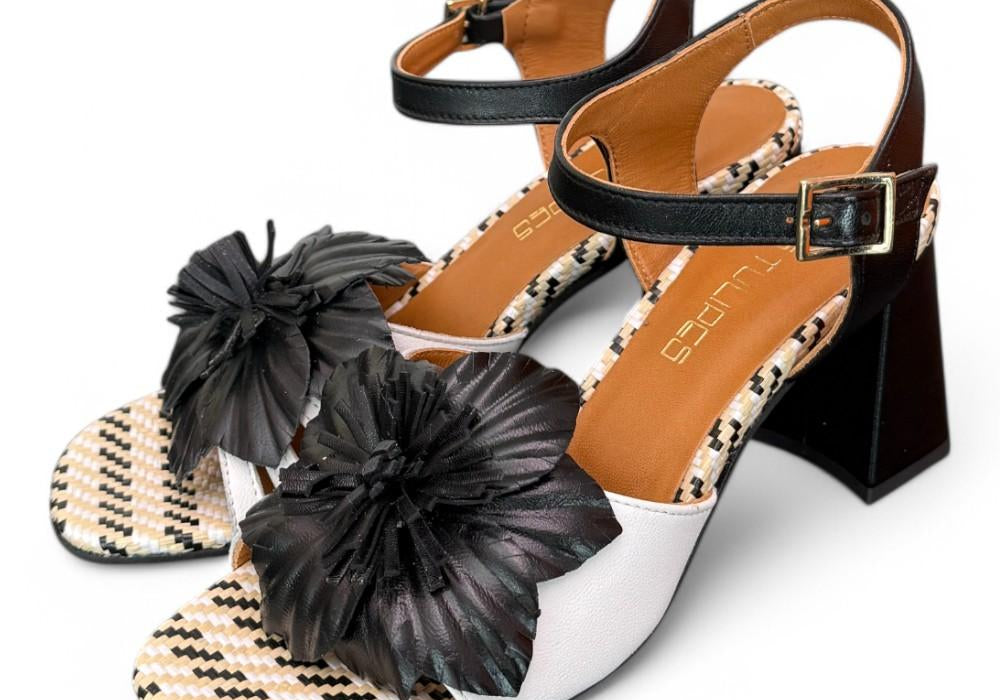 Sandalo fiore bianco nero tacco Les Tulipes 