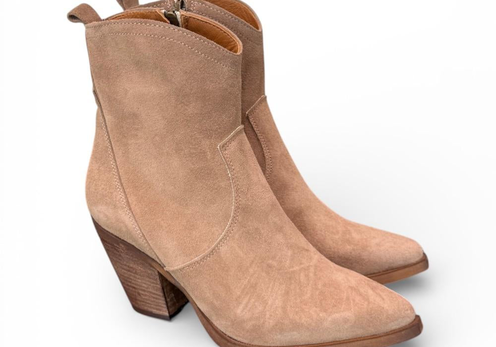 Stivaletto texano corto con tacco suede beige Ranye<BR/> 