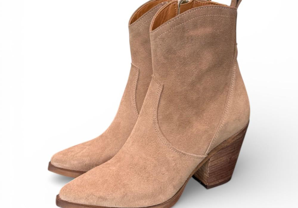 Stivaletto texano corto con tacco suede beige Ranye<BR/> 