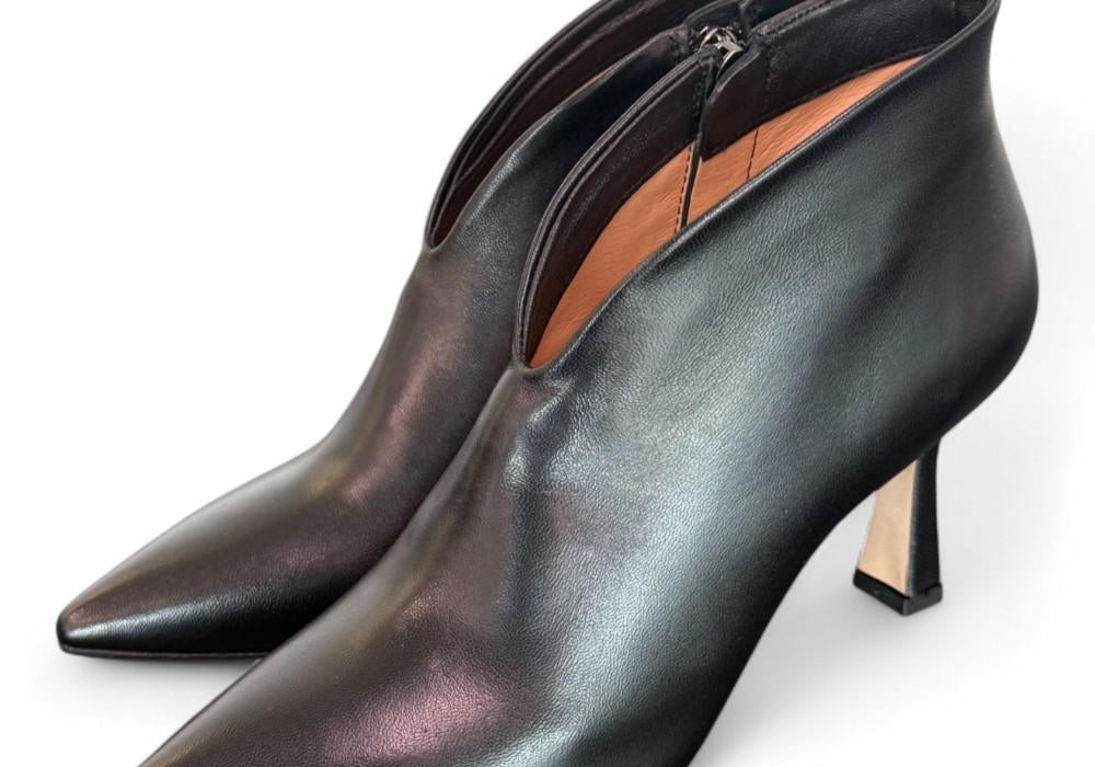 Stivaletto V in pelle nera tacco 80 Anima 