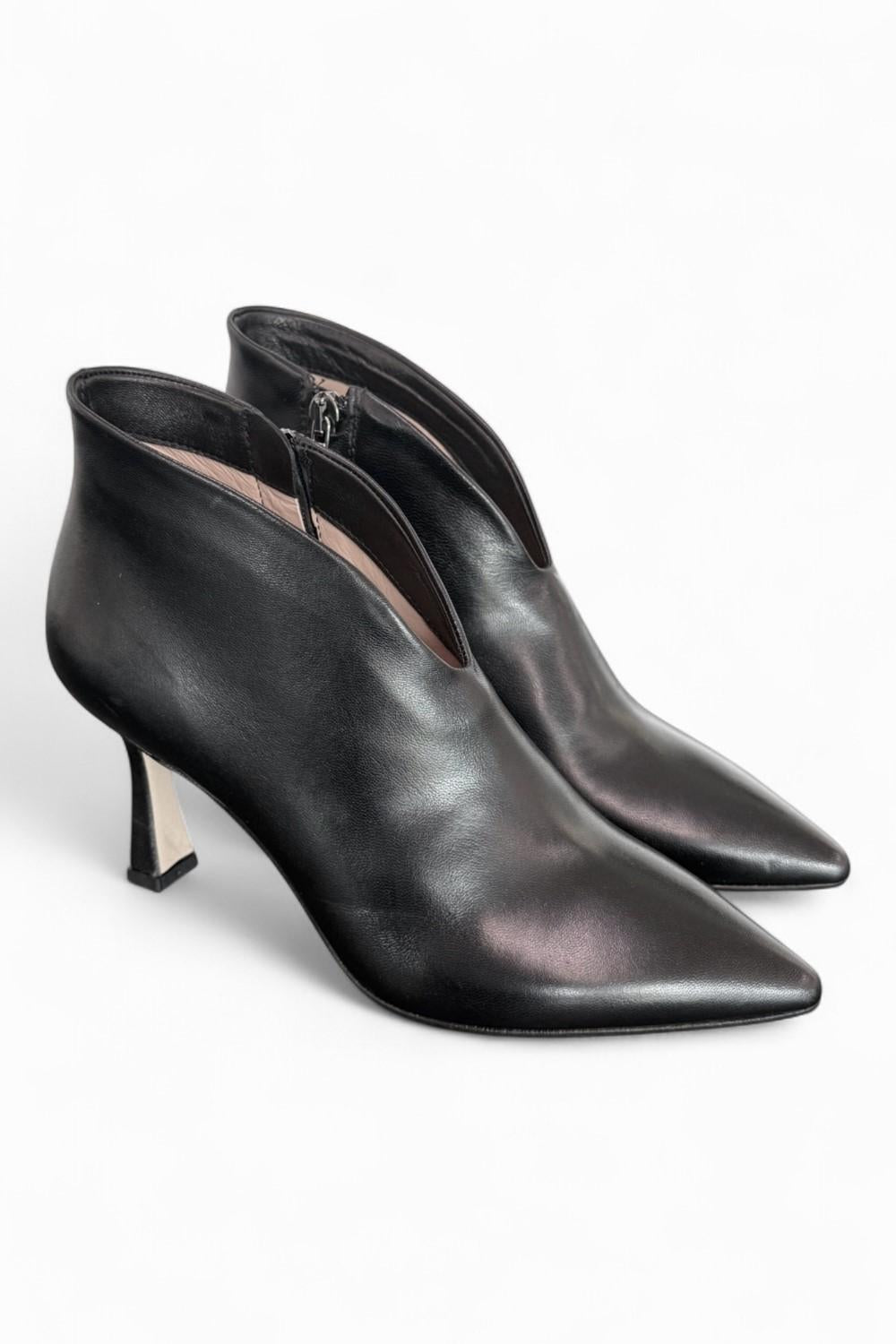 Stivaletto V in pelle nera tacco 80 Anima 