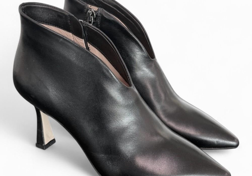 Stivaletto V in pelle nera tacco 80 Anima 