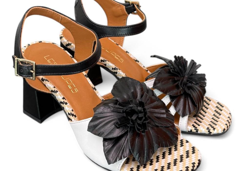 Sandalo fiore bianco nero tacco Les Tulipes 