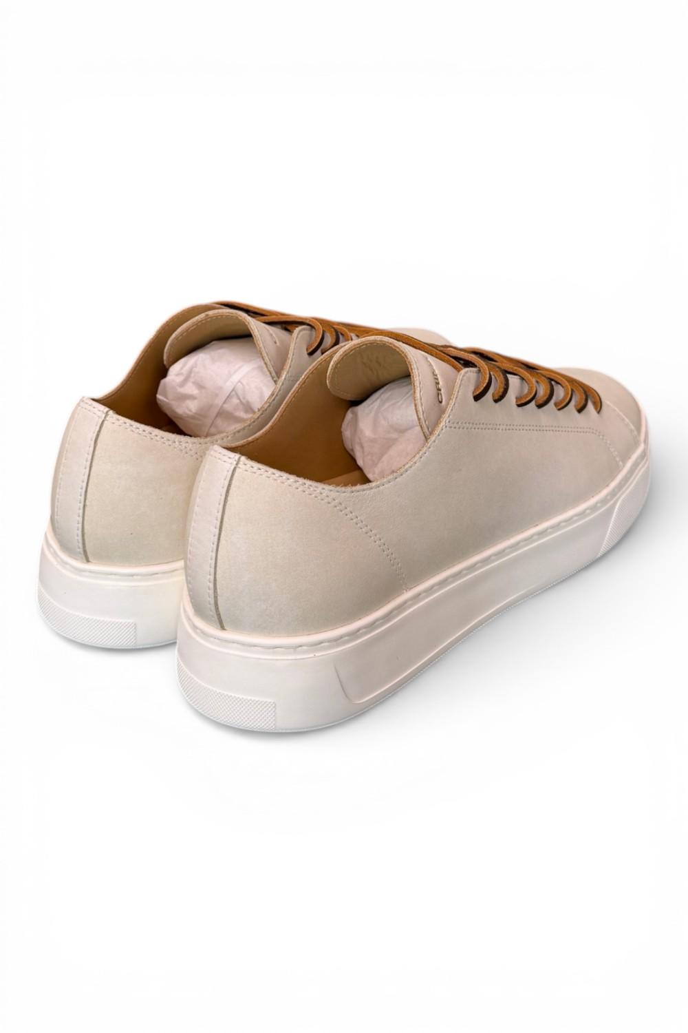 Sneaker pelle vintage bianca taglio vivo Crime London 