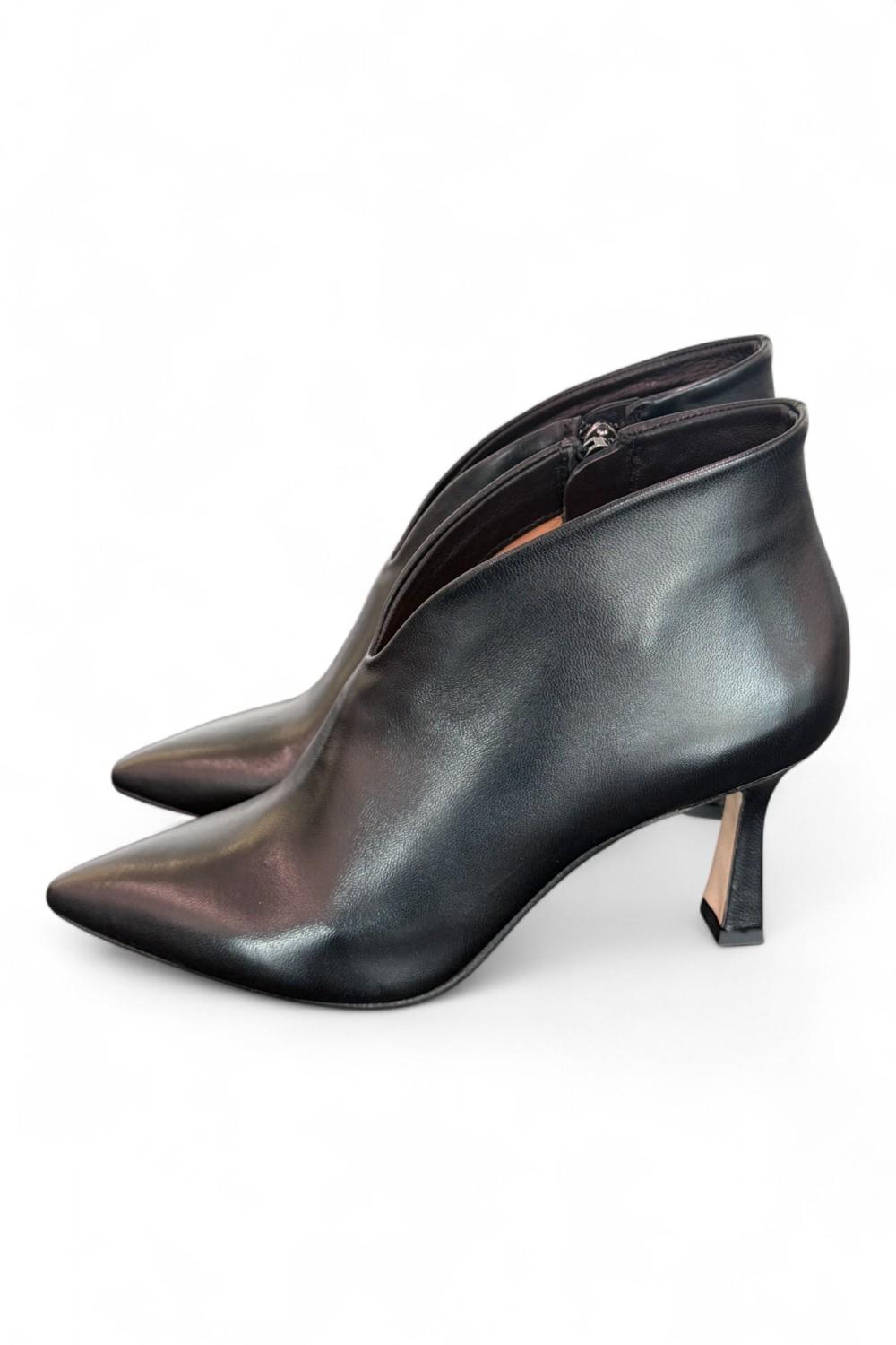 Stivaletto V in pelle nera tacco 80 Anima 