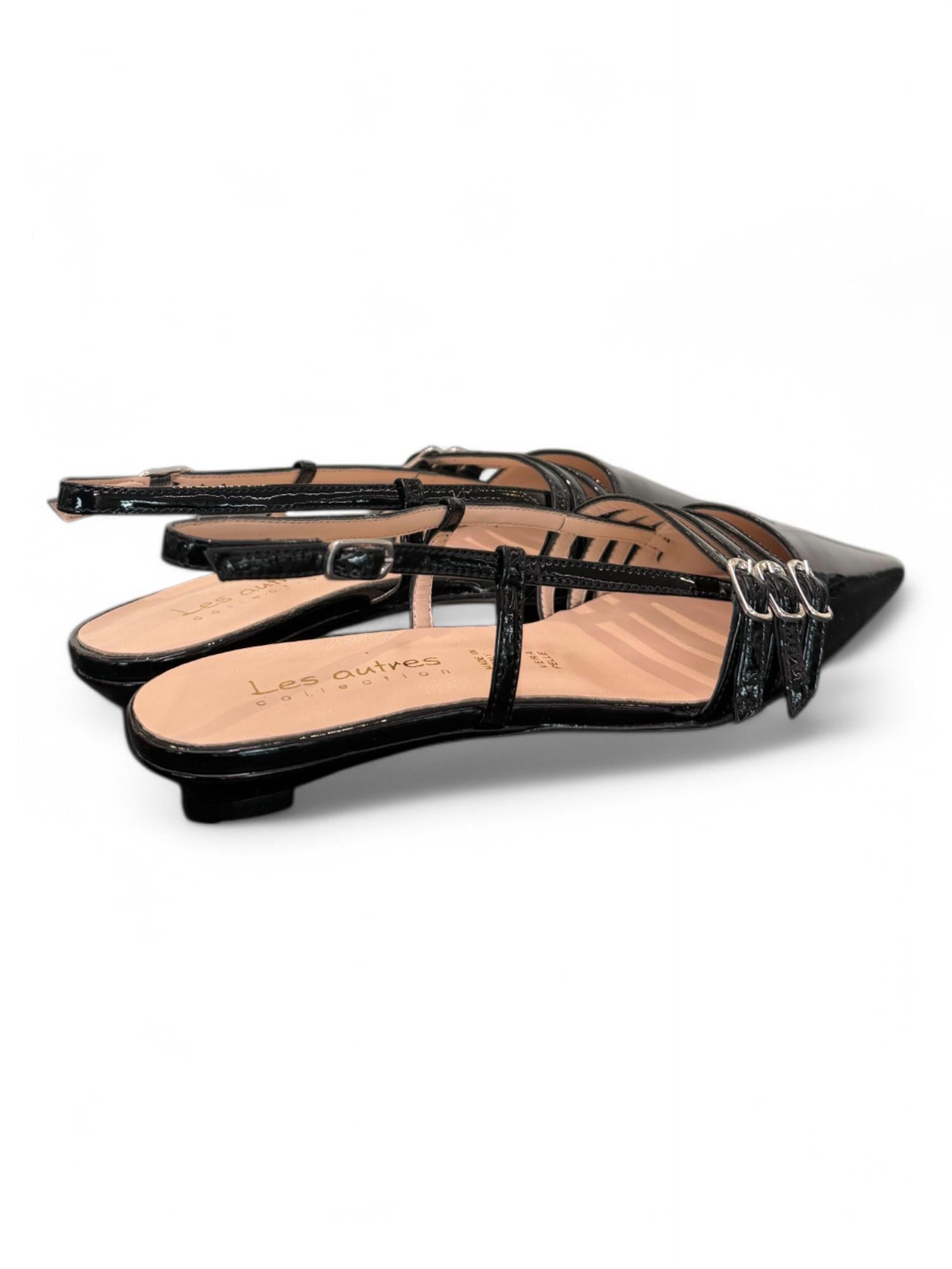 Slingback cintini vernice nera  flat Les Autres<BR/> 