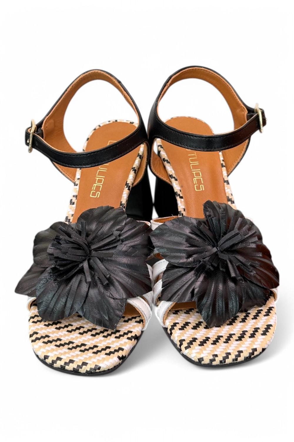 Sandalo fiore bianco nero tacco Les Tulipes 
