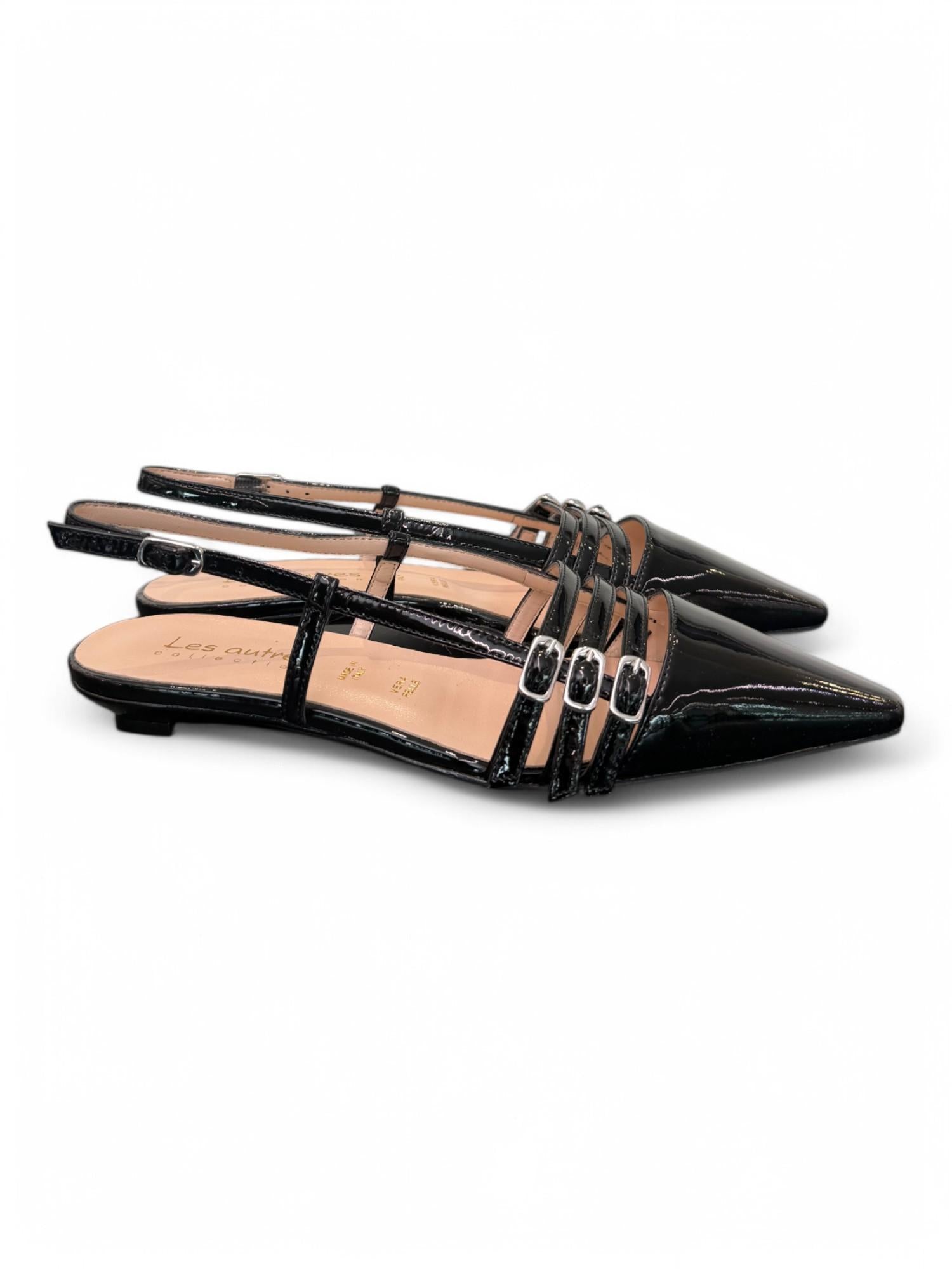 Slingback cintini vernice nera  flat Les Autres<BR/> 