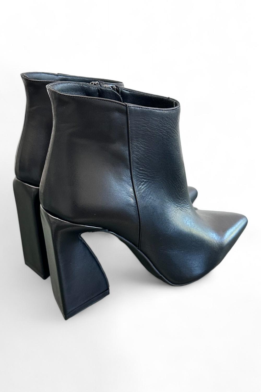Stivaletto pelle nera tacco 90 Albano 