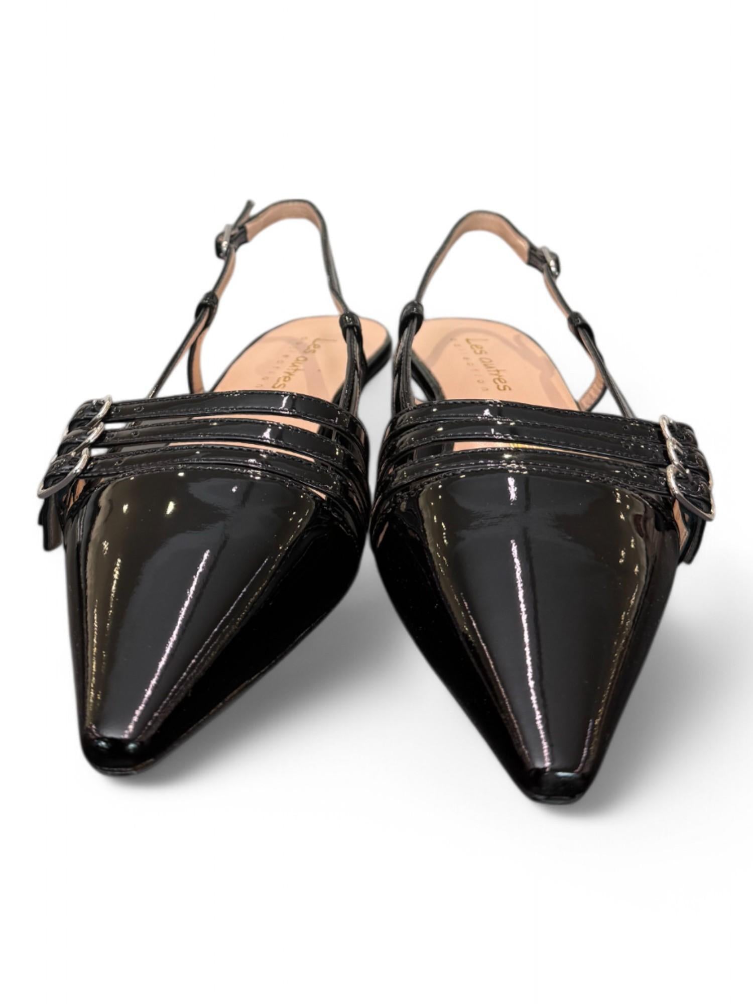 Slingback cintini vernice nera  flat Les Autres<BR/> 