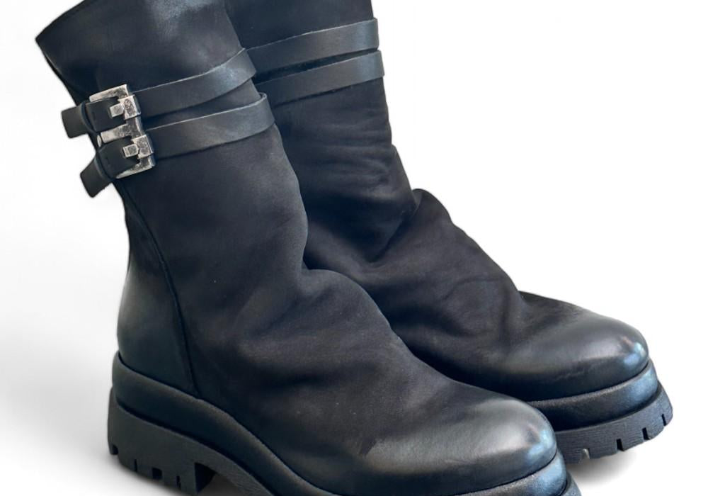Stivaletto in nabuk ingrassato nero Metisse<BR/> 