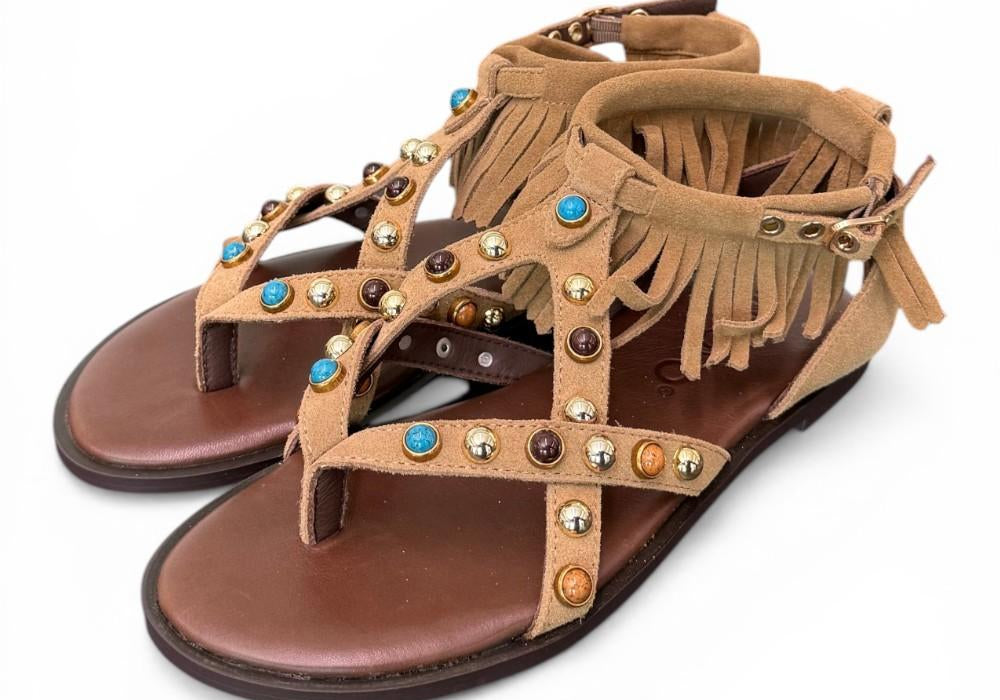 Sandalo con frange e borchie in suede tan Inuovo<BR/> 