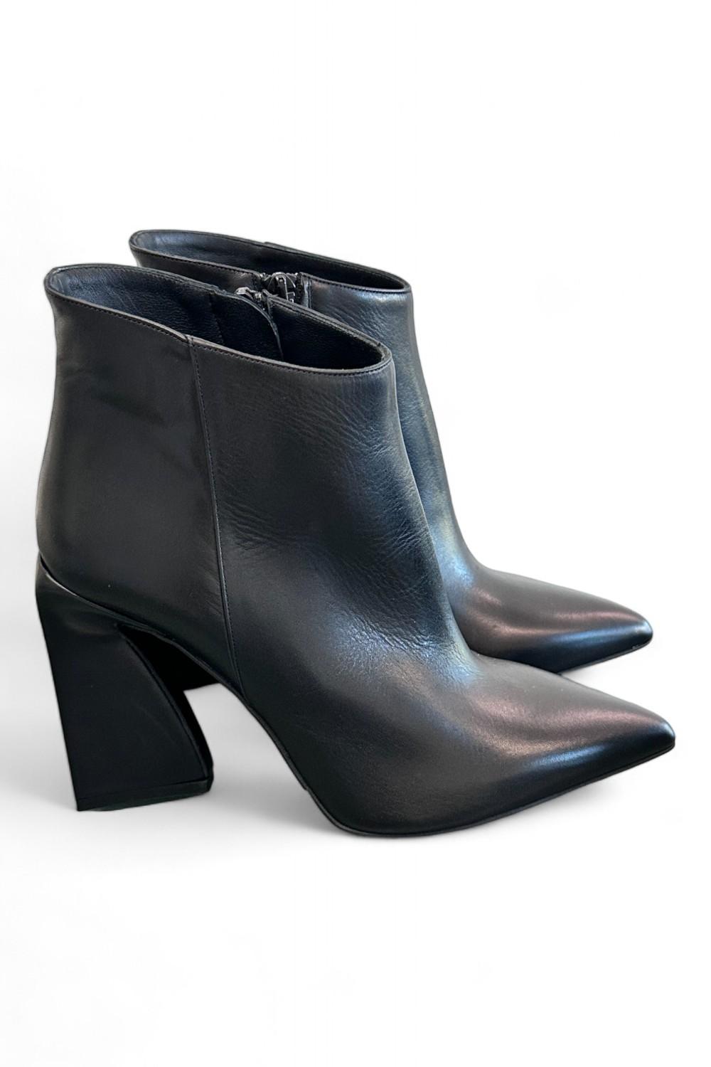 Stivaletto pelle nera tacco 90 Albano 