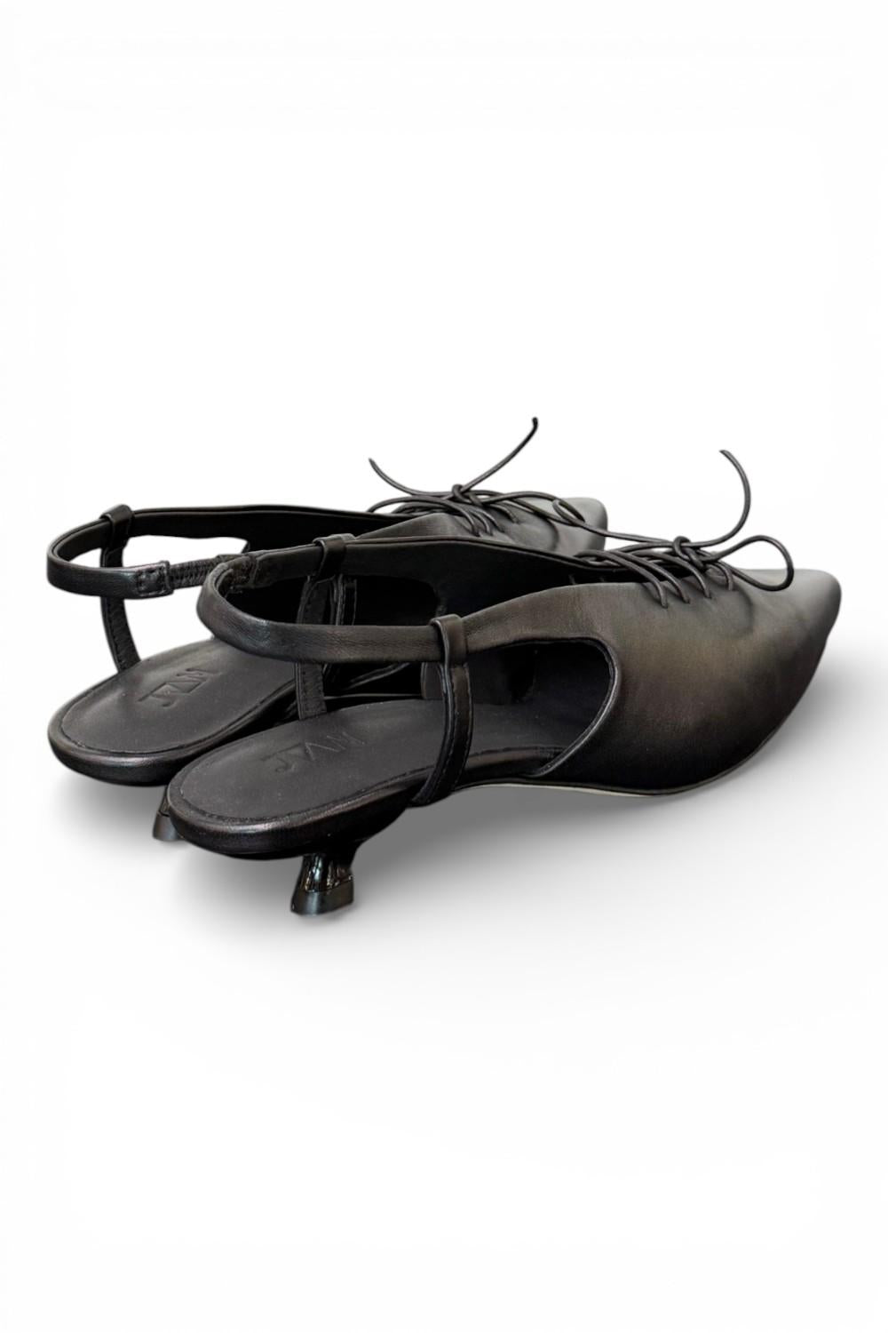 Slingback pelle nera con lacci  JVAM<BR/> 