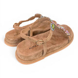Sandalo camoscio beige pietre multicolor Alma en Pena<BR/> 