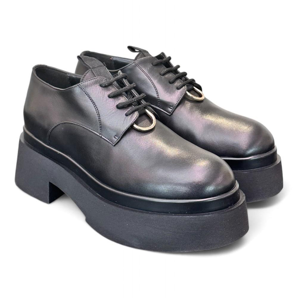 Scarpa allacciata nera con platform Albano 