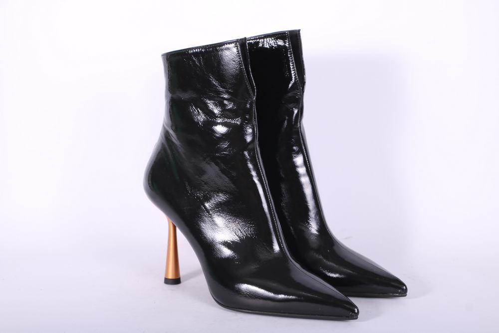 Stivaletto lucido nero tacco 90 Chantal 